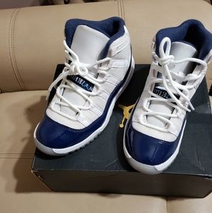 Too small Jordan 11